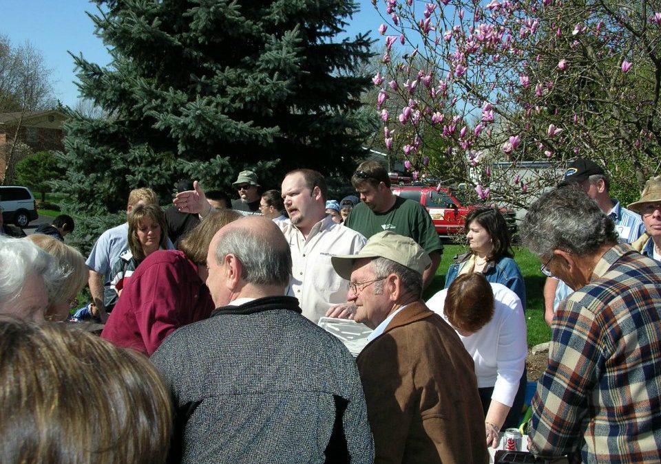 Photo showing auctioneer selling at an estate auction