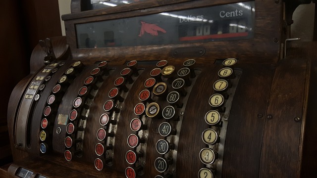 Auctioneer at Hoffman Auctions